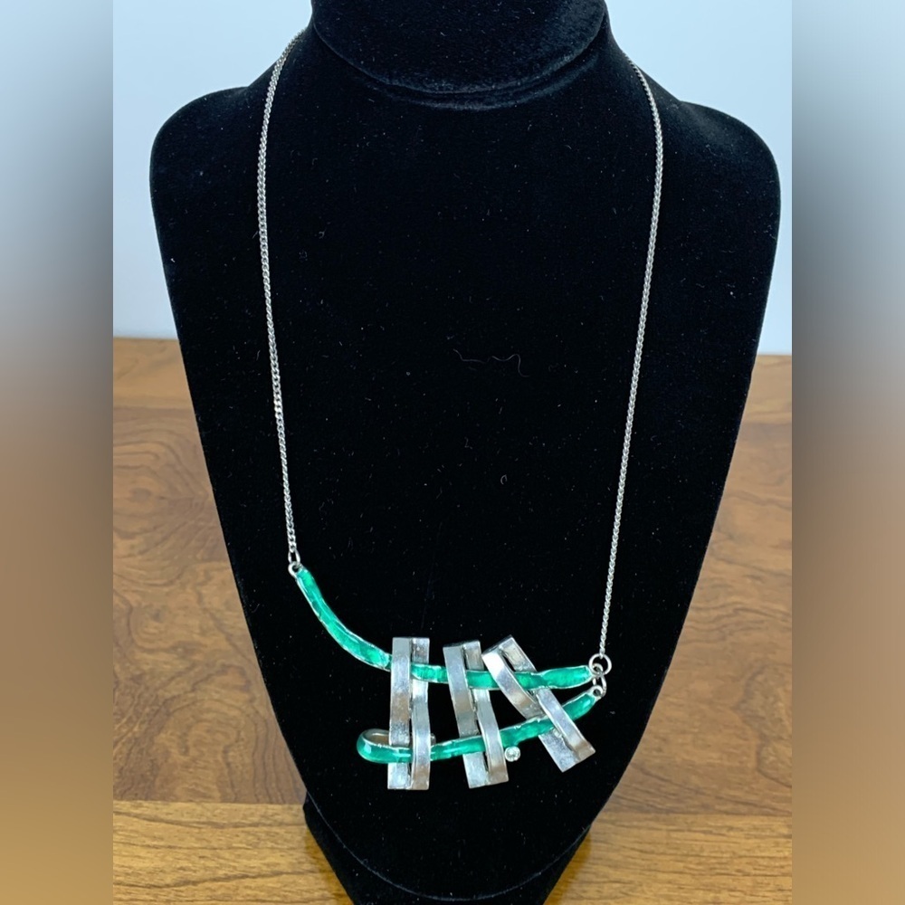 Necklace Signed NES Designer Abstract Modernist Brutalist Green Silver Toned